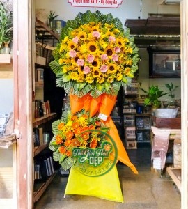 Kệ Hoa Hướng Dương Chúc Mừng KT200